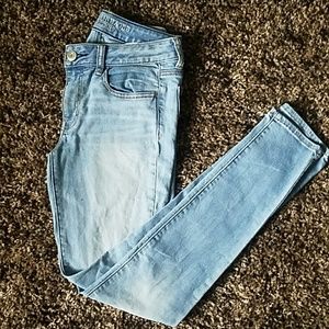 *American Eagle* Size 6 Skinny Jeggings light wash